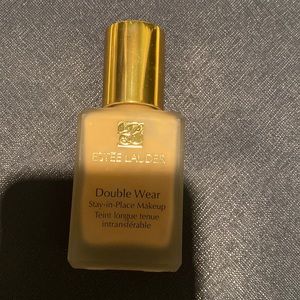 Estée Lauder
Double Wear Foundation 1W2 SAND 30g